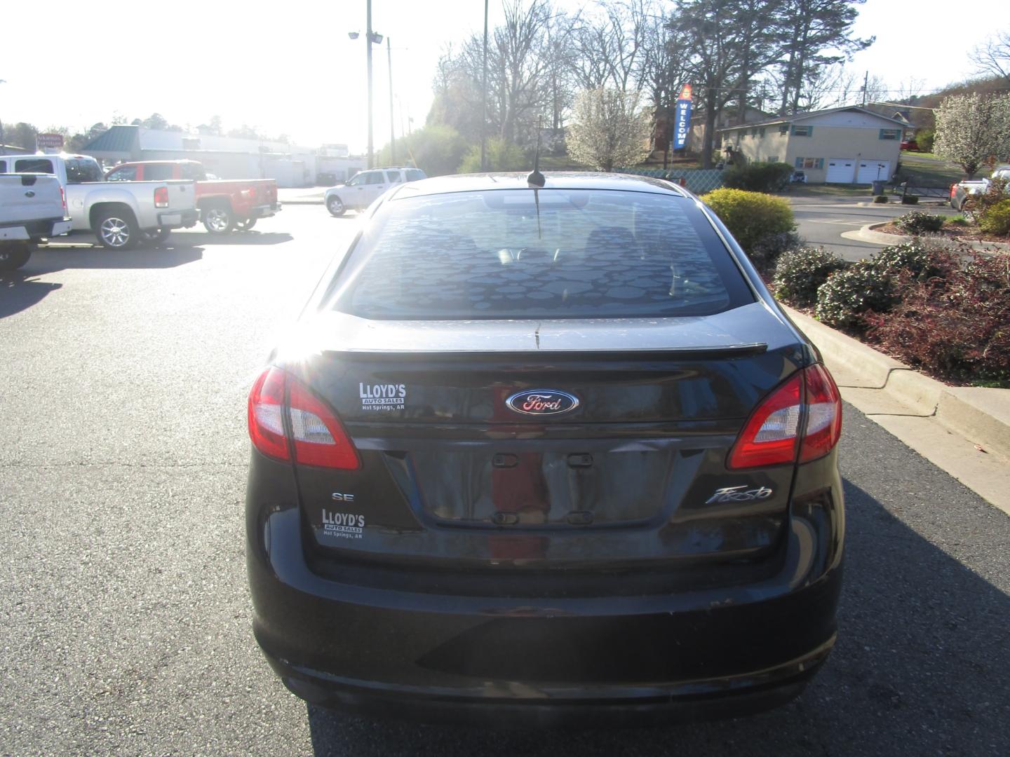 2013 BLACK /Black / Cloth Ford Fiesta SE Sedan (3FADP4BJ5DM) with an 1.6L L4 DOHC 16V engine, located at 1814 Albert Pike Road, Hot Springs, AR, 71913, (501) 623-1717, 34.494228, -93.094070 - Photo#3